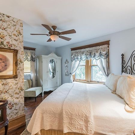 The Inn On Holly B&B Pitman Oda fotoğraf